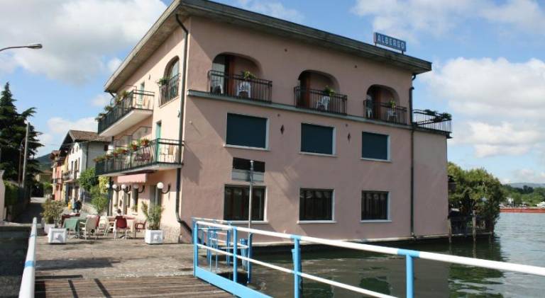 Albergo Ristorante Punta Dell'Est in Iseo