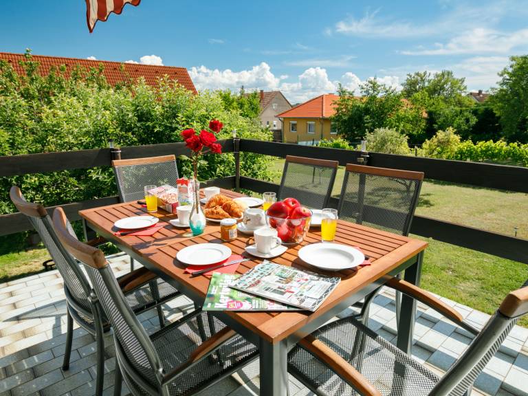 Fully equipped wonderful vacation home with terrace, barbeque & private pool | Lake view | Pet-friendly — photo 3