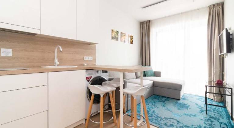 Apartment with pool — photo 2