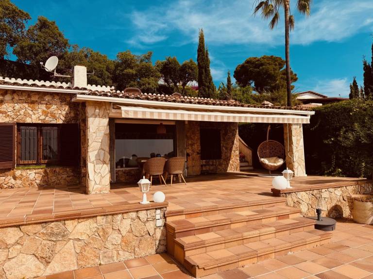 Villa with patio, barbecue & pool | Sea view | Beach nearby | Dogs allowed in Lloret de Mar