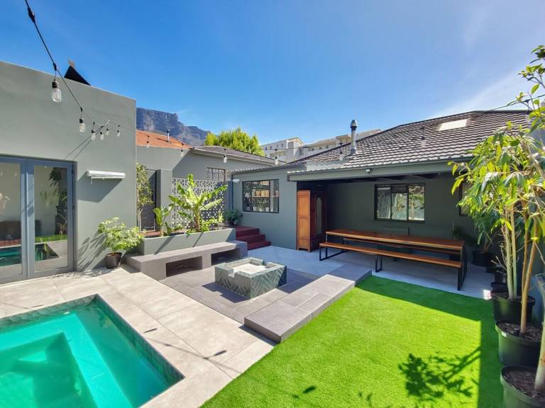 Villa with barbecue, pool & garden | Close to District Six Museum — photo 4