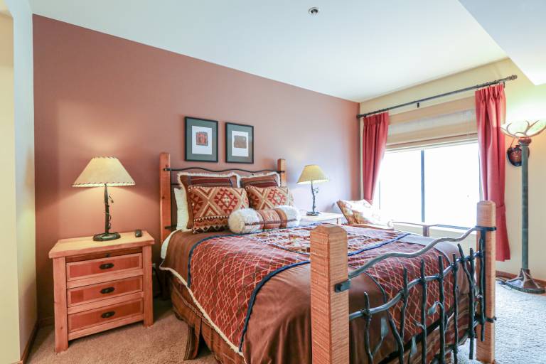 Silver Bear 22 Pet-Friendly, Cozy, Underground Parking, Walk to Canyon Lodge — photo 3