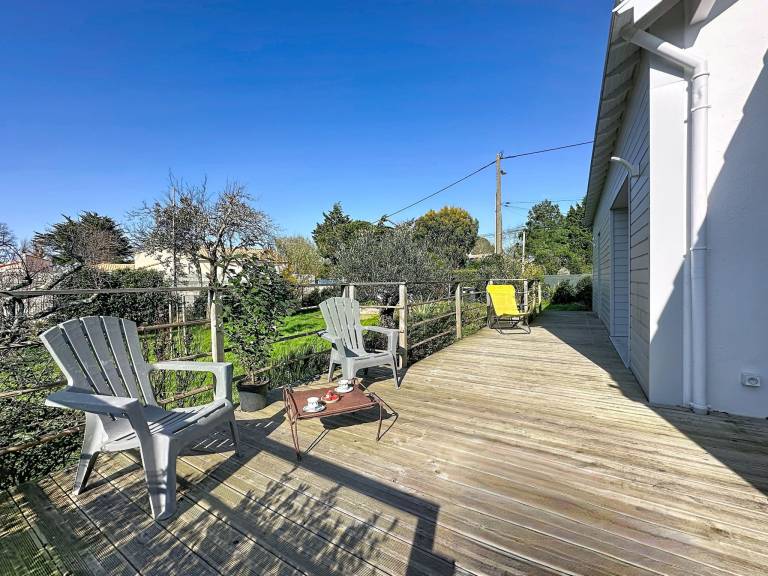 Fully equipped lovely house with patio, grill & yard | Close to the beach | Pet-friendly — photo 4