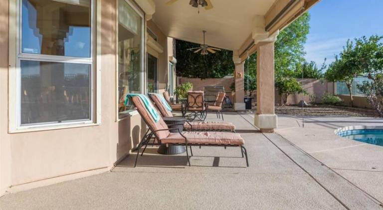 Spacious golf course house with pool heater, spa — photo 5