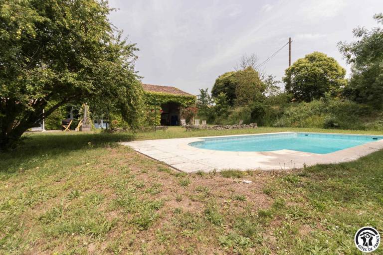 Gite with barbecue, patio & yard — photo 5