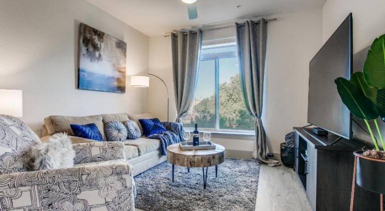Luxury Condo facing RiverWalk Free Parking Pet Friendly Centrally Located in San Antonio, TX