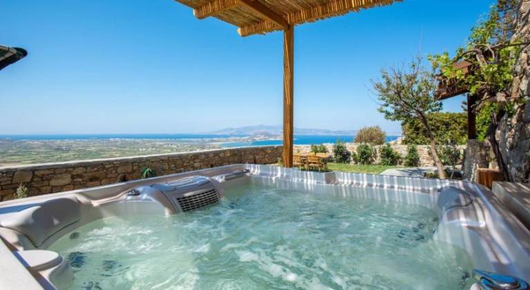 Apartment with jacuzzi in Naxos
