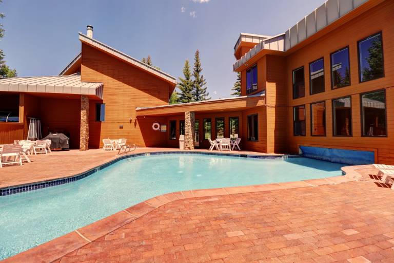 Family-oriented nice vacation home with private pool & terrace | Dogs allowed — photo 3