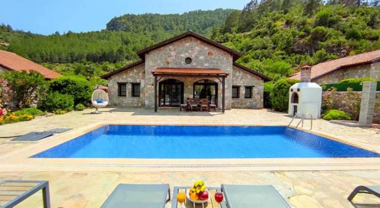 Charming villa with grill, terrace & yard | Pet-friendly in Mugla