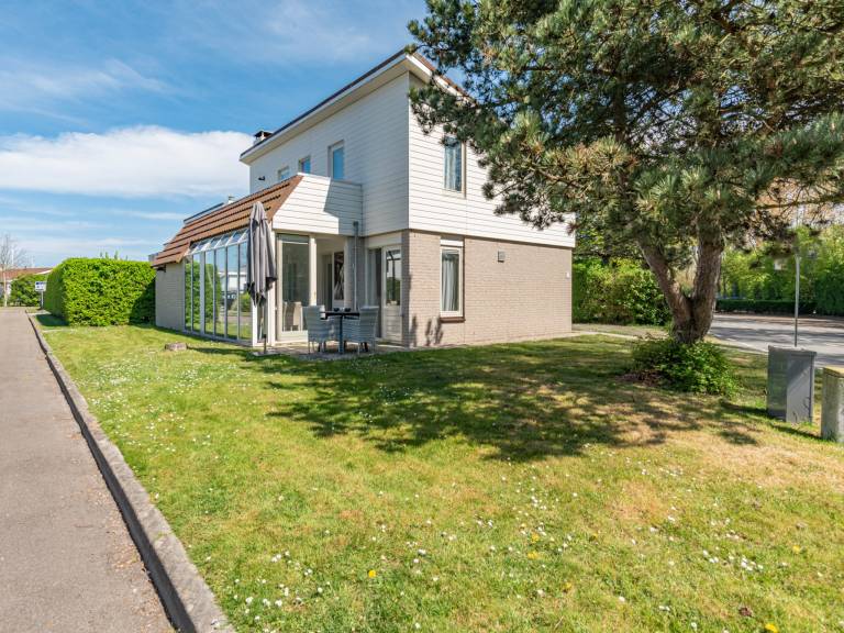 Beautiful vacation home with patio & sauna | Close to the beach | Pets are welcome in Kamperland