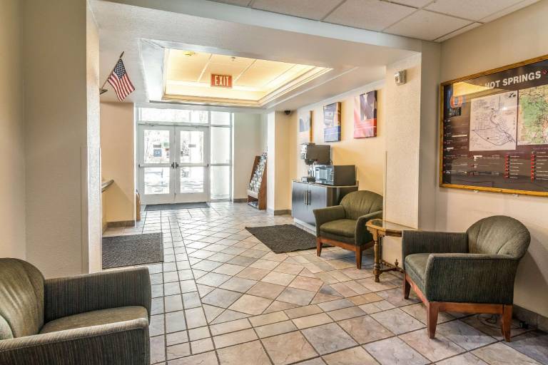 Econo Lodge Hot Springs South — photo 2