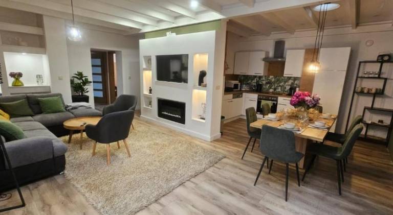 Apartment with yard & terrace in Debrecen