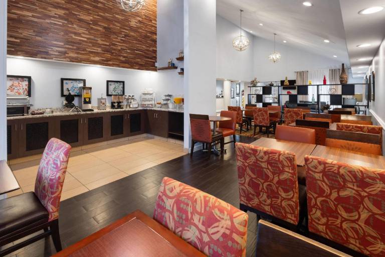 Tysons Corner Suites, A Baymont by Wyndham — photo 3