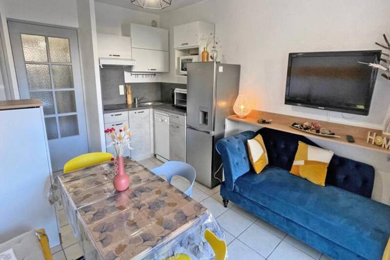 Rental apartment with patio — photo 2