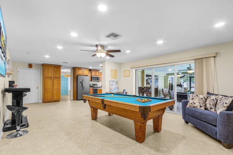 Family-oriented pleasant vacation home with barbecue, private pool & jacuzzi | Water view | Pet-friendly — photo 5