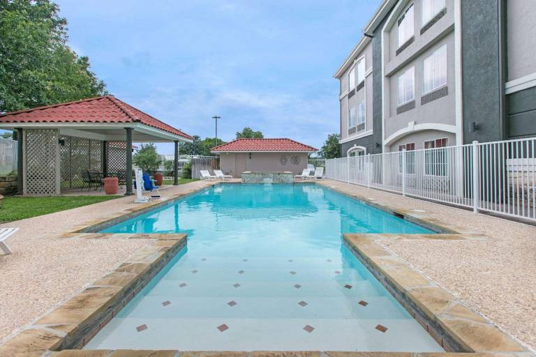 La Quinta Inn & Suites by Wyndham Fredericksburg — photo 4