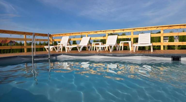 House with pool — photo 4