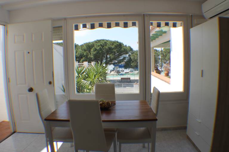 Family-friendly rental apartment with patio & yard | Close to the beach | Pet-friendly — photo 3