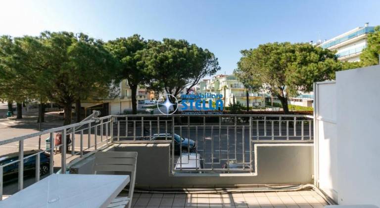 Holiday apartment with patio & private pool — photo 4