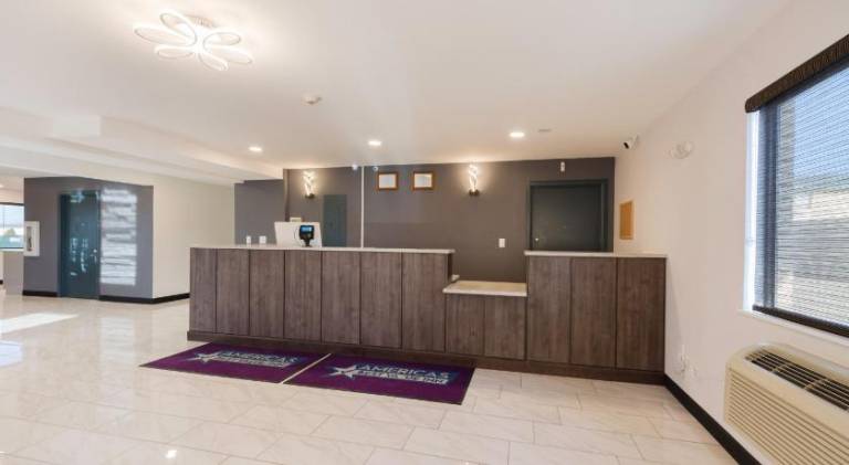Americas Best Value Inn East Peoria — photo 5
