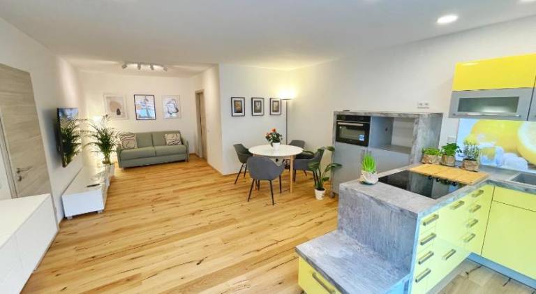 Rental apartment with patio — photo 2