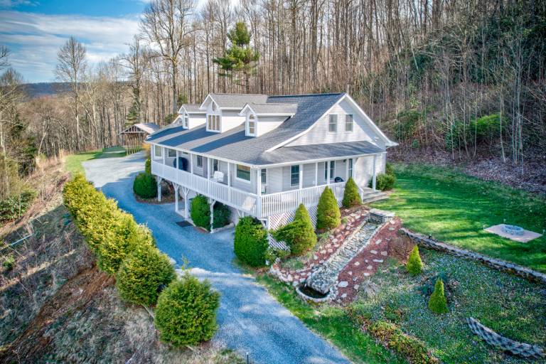 Hilltop Hideaway - Newly Renovated Home on 30 Acres, Minutes to Boone! in Boone, NC