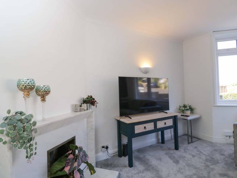 Family-oriented cottage with yard | Pets are welcome — photo 4