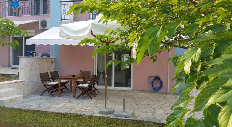 Villa with garden & patio — photo 4