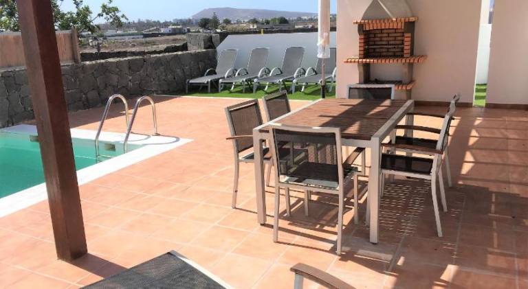 Villa with private pool, garden & patio — photo 2