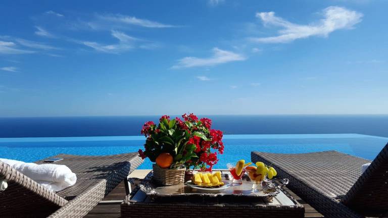 Fully equipped villa with private pool, barbeque & yard | Pets are welcome in Agerola