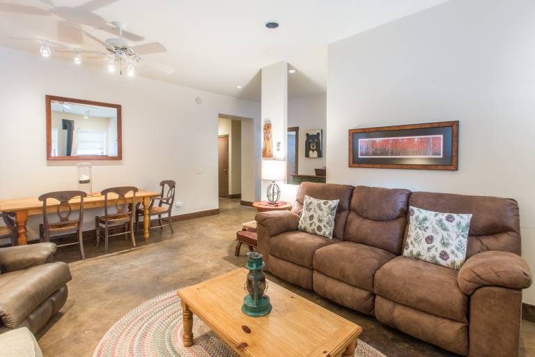 Condo with BBQ | Mountain view — photo 4