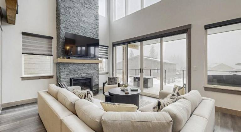 Lovely vacation home with jacuzzi & pool | Ski nearby | Pets are welcome in Durango, CO