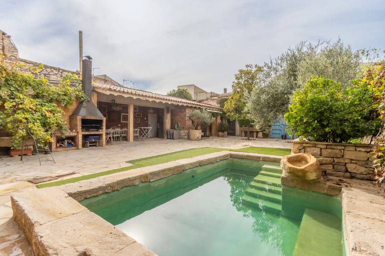 House with BBQ, private pool & yard | Garden view | Good for workation in Lleida
