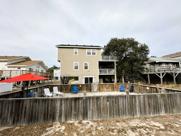 House with grill — photo 2