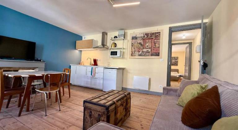 Spacious rental apartment with garden & patio | Pets allowed — photo 2