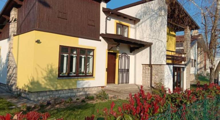 House with 2 rooms for 6 persons in Bergamo