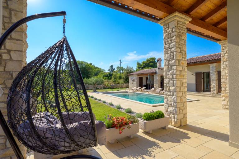 Villa with patio, pool & barbeque — photo 3
