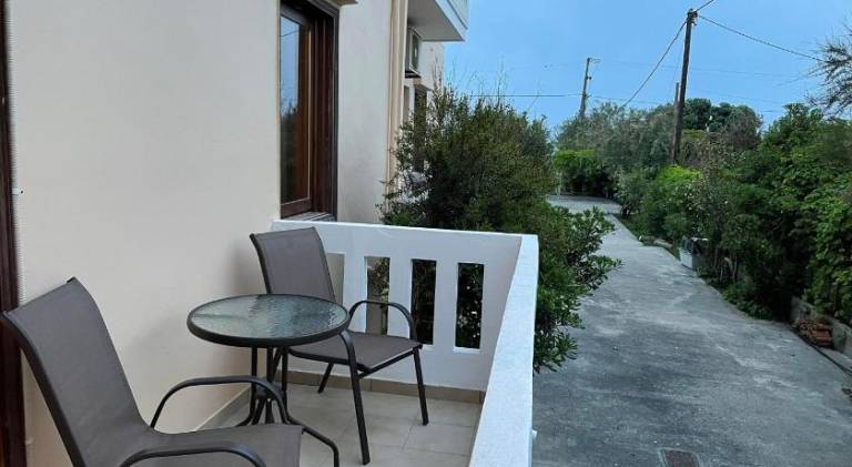 Charming serviced apartment with yard & terrace | Close to the beach | Pets are welcome — photo 3