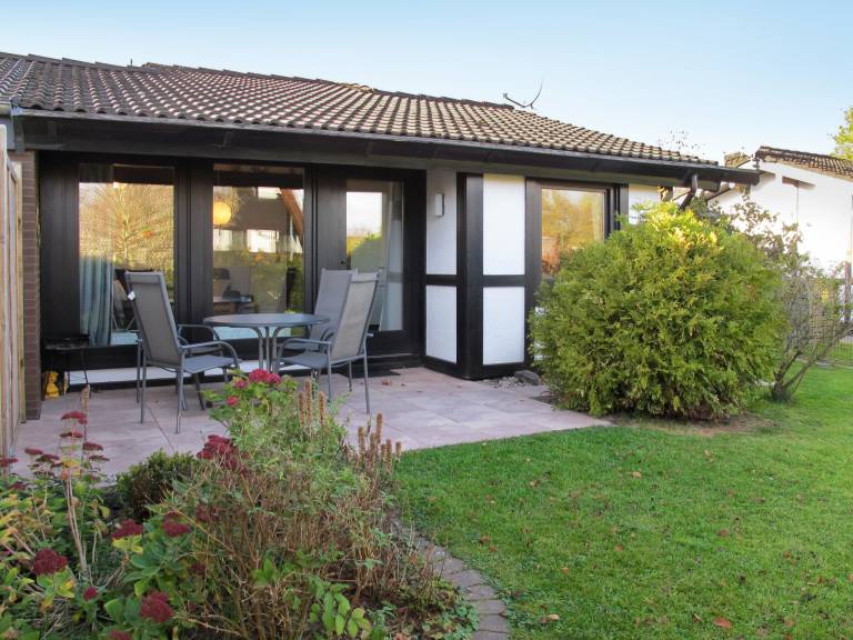 Vacation home with terrace & garden — photo 5