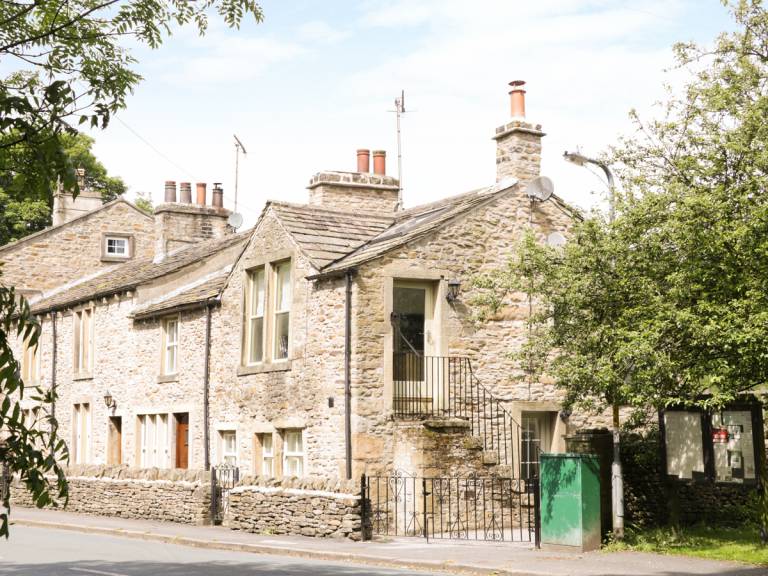 Family-friendly pleasant cottage with yard | Pets are welcome in Skipton