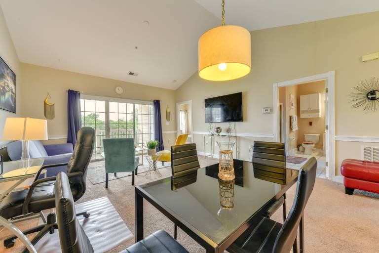 Charming Condo w Balcony 1 Mi to UNC Charlotte