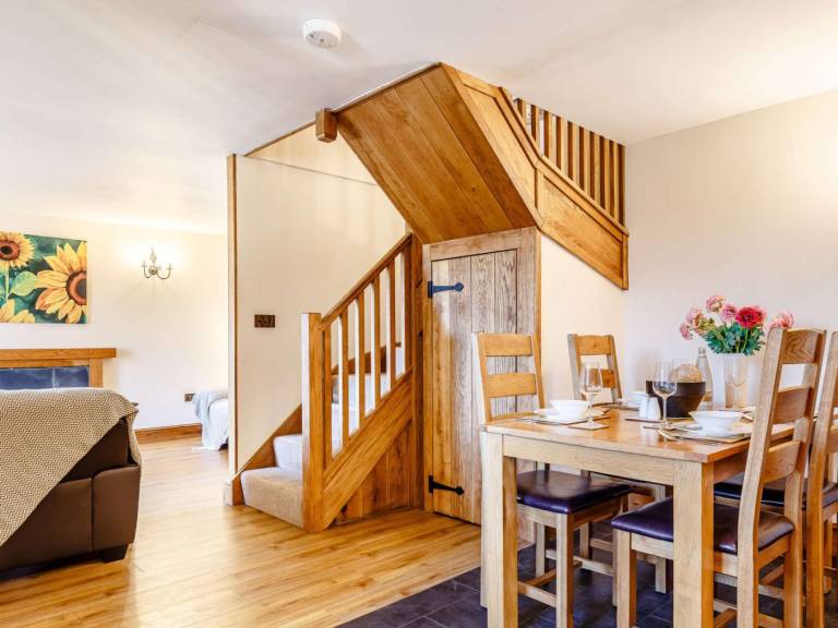 Fully equipped cottage with garden & patio | Dogs allowed — photo 2