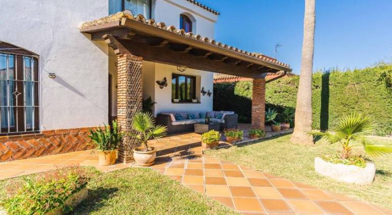 Vacation home with terrace, private pool & garden — photo 3