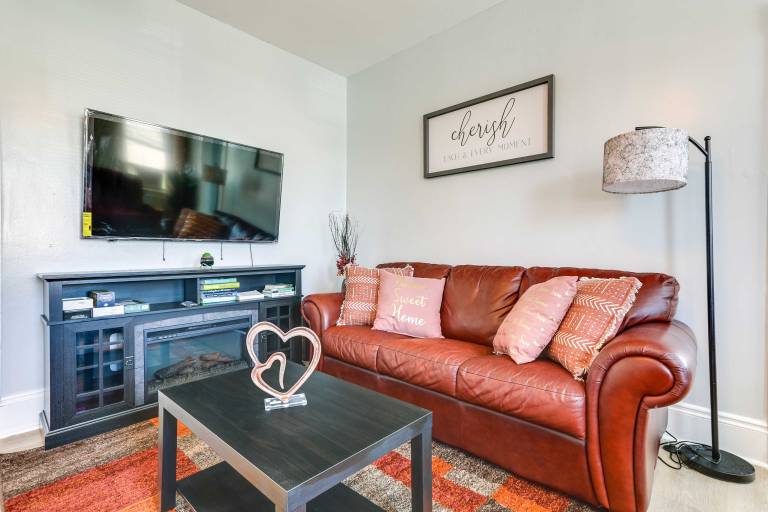 Charming Stoughton Apartment: 20 Mi to Boston — photo 4
