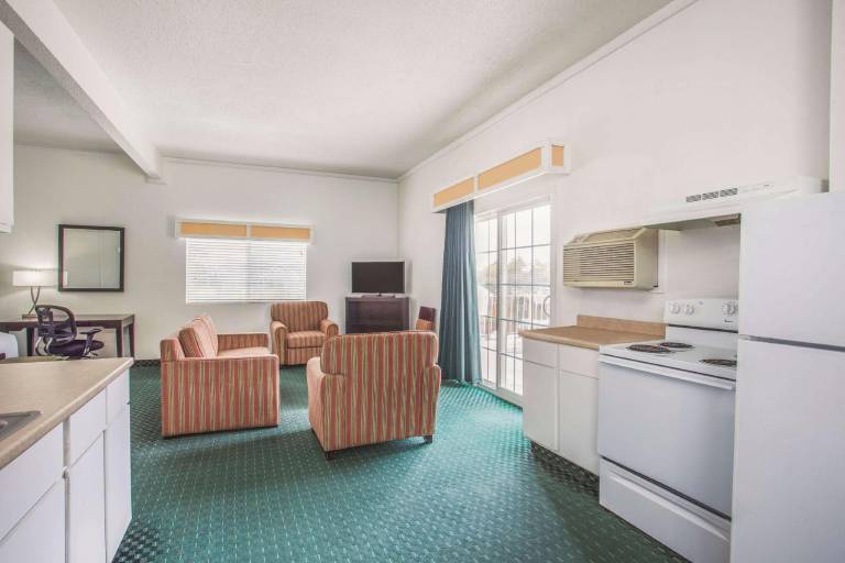 University Inn — photo 4