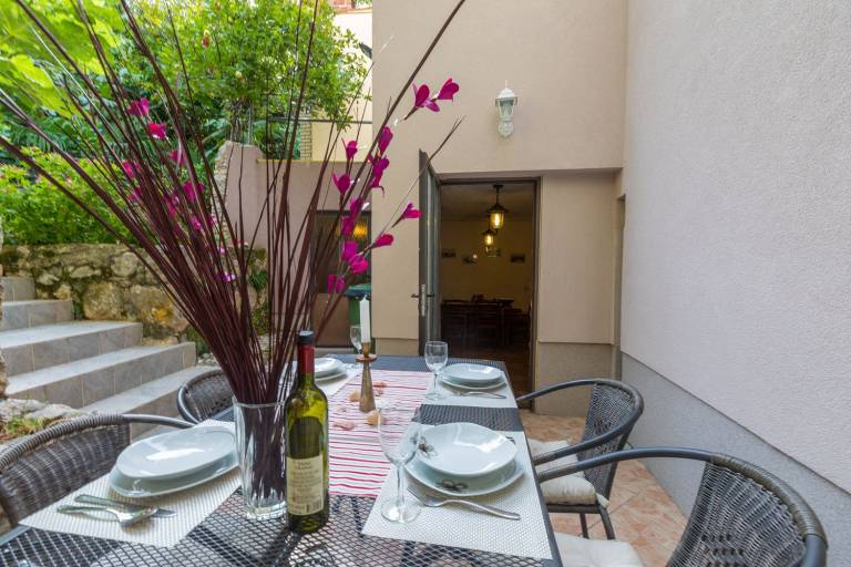 Just 100 metres to the sandy beach from this holiday home just for you alone — photo 3