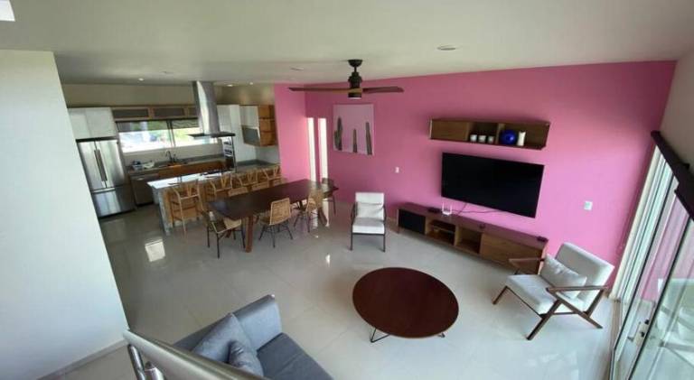 Vacation home | Beach nearby | Pets are welcome — photo 2
