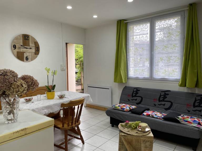 Gite with patio & garden — photo 5