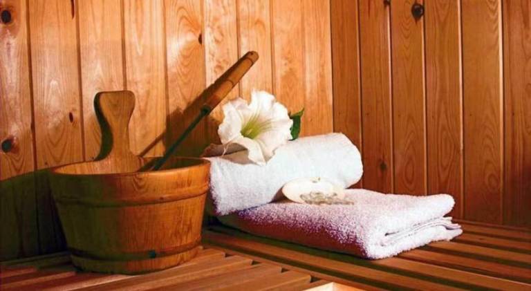 Serviced apartment with sauna, jacuzzi & terrace — photo 4
