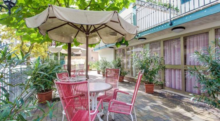 Serviced apartment with garden — photo 3